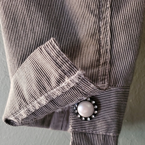 Black and White Jacket - Picture 4 of 7